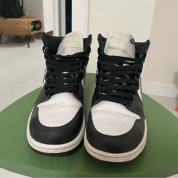 Air Jordan 1 Black and White OG - Picture 2 of 4
